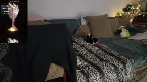 Eva online show from September 27, 2025, 6:57 pm