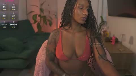 evajacksss_ online show from June 22, 2026, 7:55 pm