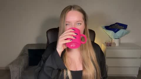 Eva online show from April 18, 2026, 7:18 pm