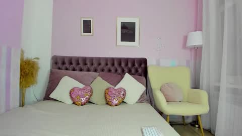 Eva online show from October 24, 2025, 2:52 am