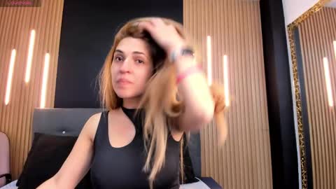 Snapshot of evaloviaa_ chatting on May 6, 2026, 1:27 pm Eva online show from May 6, 2026, 1:27 pm