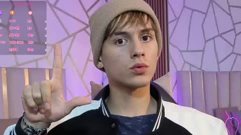 evan_tay online show from April 22, 2026, 2:47 am