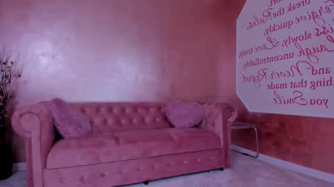 Eva online show from February 19, 2025, 10:09 pm