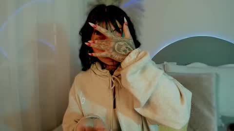 Eva online show from October 8, 2025, 12:25 pm