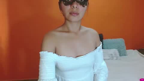 evangelinne_01 online show from November 16, 2025, 3:28 pm