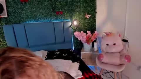  Evangelyne  online show from February 11, 2026, 8:25 pm