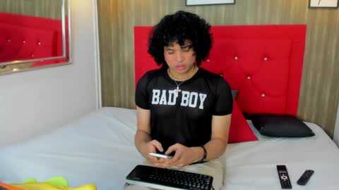 Evann  online show from April 16, 2026, 4:02 am