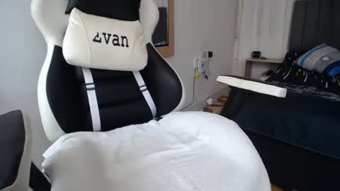 Evan online show from February 22, 2025, 6:08 pm