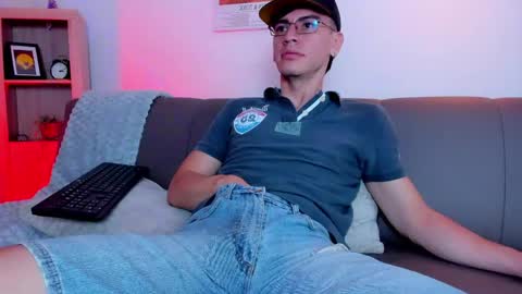 Snapshot of evans_lubov chatting on May 23, 2026, 1:26 pm Evans Lubov online show from May 23, 2026, 1:26 pm