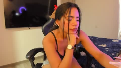 Snapshot of evapetit chatting on April 30, 2026, 8:15 pm evapetit online show from April 30, 2026, 8:15 pm