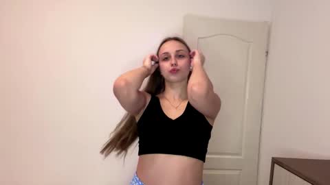 evarenard_ online show from March 1, 2026, 5:04 pm