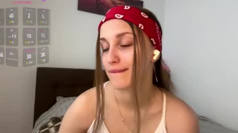 evarenard_ online show from April 18, 2026, 5:17 pm