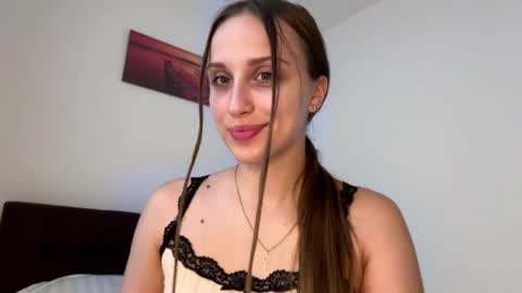 Snapshot of evarenard_ chatting on June 7, 2026, 5:06 pm evarenard_ online show from June 7, 2026, 5:06 pm