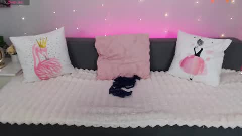 Snapshot of evarey_ chatting on June 15, 2026, 4:47 am Adelina online show from June 15, 2026, 4:47 am