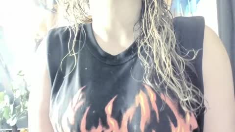 Snapshot of evasaenz21 chatting on June 3, 2026, 1:25 pm evasaenz online show from June 3, 2026, 1:25 pm