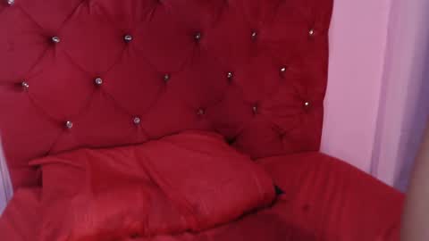 Eva    Instagram evasummer 1 online show from January 4, 2025, 9:43 am