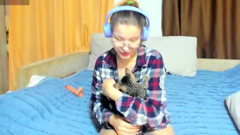 Snapshot of evasunshine18 chatting on December 5, 2025, 1:36 am Eva online show from December 5, 2025, 1:36 am