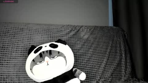 evaveenus online show from February 14, 2025, 9:03 am