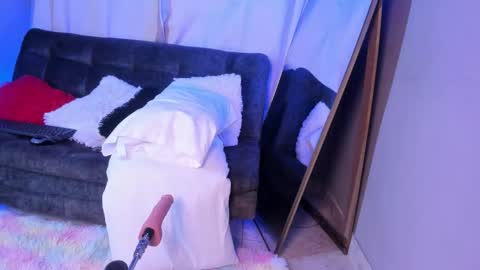 Eva Queen online show from November 25, 2025, 11:21 am