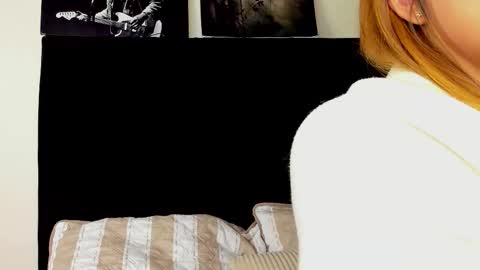 Eve collen online show from December 3, 2025, 11:47 pm