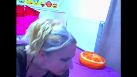 EVEANDMAX online show from November 20, 2025, 9:58 pm