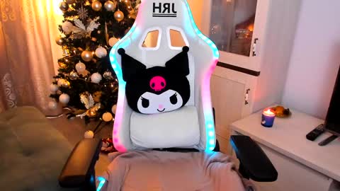 eveeevian online show from January 5, 2025, 1:36 pm