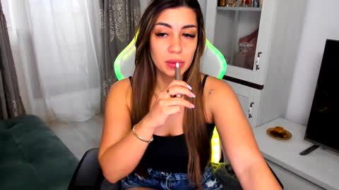 eveeevian online show from February 2, 2025, 2:45 pm