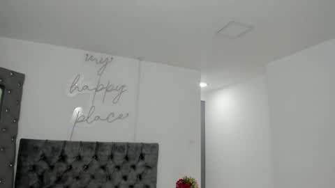 evelin__thompsson online show from April 23, 2026, 4:03 am