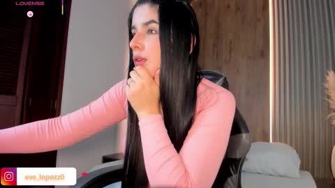 E V E L I N online show from February 1, 2026, 2:21 am