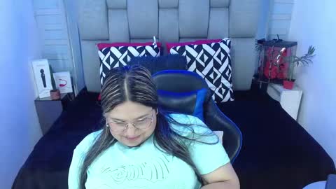 evelin zaens online show from November 7, 2025, 5:51 am