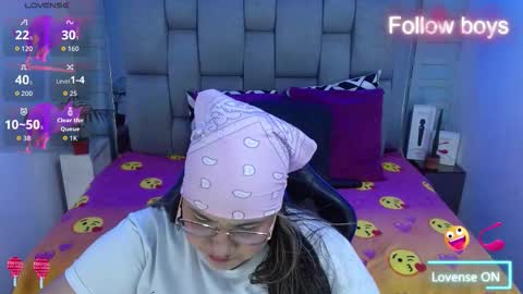 evelin zaens online show from December 14, 2025, 4:51 am