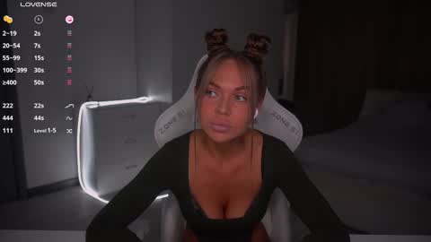 Evelina online show from October 26, 2025, 12:44 pm