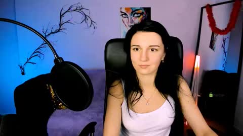 evelina online show from November 14, 2025, 1:32 pm