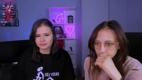 evelina online show from November 18, 2025, 9:19 pm