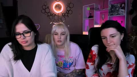 evelina online show from November 19, 2025, 8:31 pm