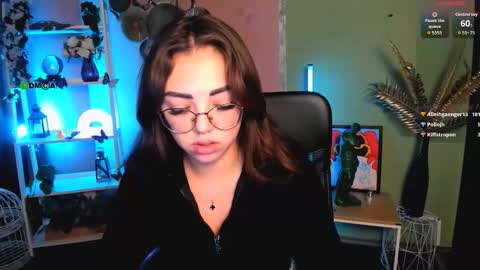 evelina online show from December 2, 2025, 11:26 am