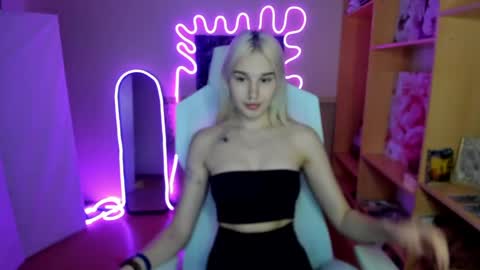 Snapshot of evelinalu chatting on May 3, 2026, 1:55 am Evelina online show from May 3, 2026, 1:55 am