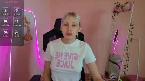 Snapshot of evelinalu chatting on June 2, 2026, 3:41 am Evelina online show from June 2, 2026, 3:41 am