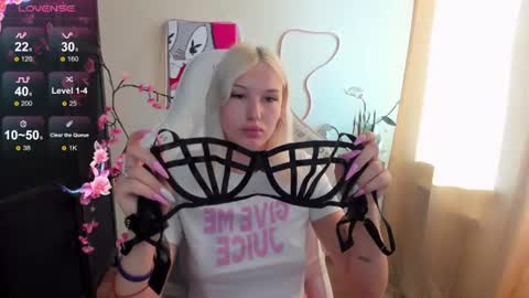 Snapshot of evelinalu chatting on July 25, 2026, 1:15 am Evelina online show from July 25, 2026, 1:15 am