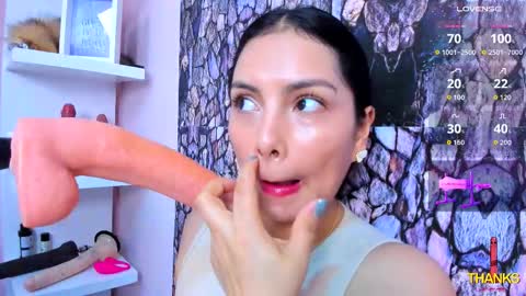 Evelinn belen online show from November 6, 2025, 11:44 am