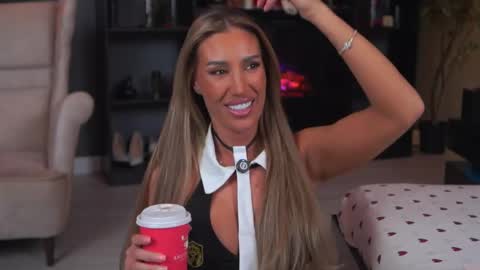 Evelyn online show from April 13, 2026, 6:24 pm