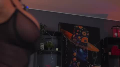 Evelyn online show from April 19, 2026, 6:07 pm