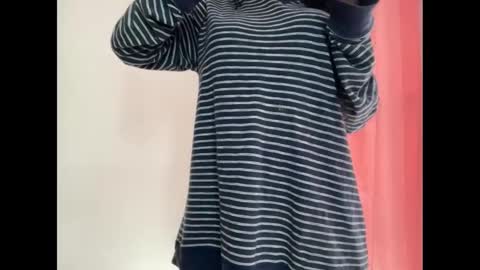 E V E L Y N  online show from September 18, 2025, 7:16 pm