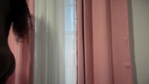 E V E L Y N  online show from September 19, 2025, 11:11 am