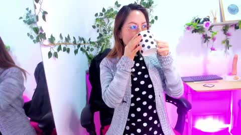 evelyn_miller___ online show from April 28, 2026, 6:02 pm