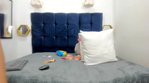 evelyn_morgan1 online show from December 14, 2024, 12:55 am