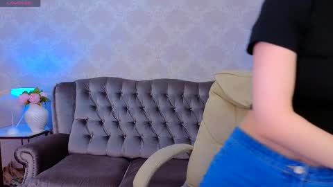 evelyn rush1 online show from April 24, 2026, 1:35 pm