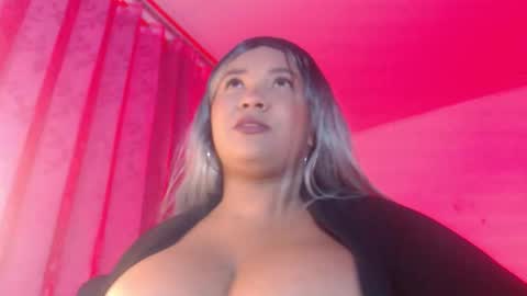 Evelyn Sandoval online show from October 21, 2025, 1:50 am