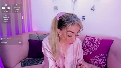 EvelynaGrey online show from February 10, 2026, 1:37 pm