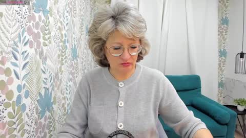 Evelyn online show from December 3, 2024, 5:09 am